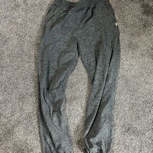 Vuori boyfriend joggers